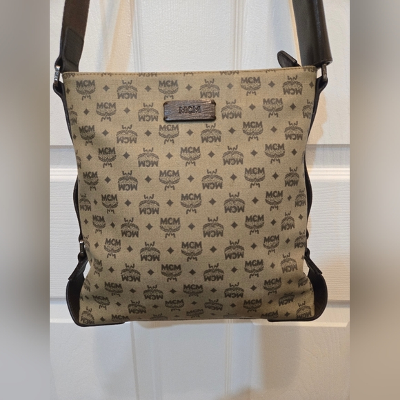 MCM VISETOS MONOGRAM UNISEX MESSENGER BAG-AUTHENTIC - Picture 8 of 14